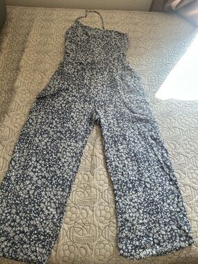 Abercrombie & Fitch Navy and White Floral Wide-Leg Jumpsuit with pockets.